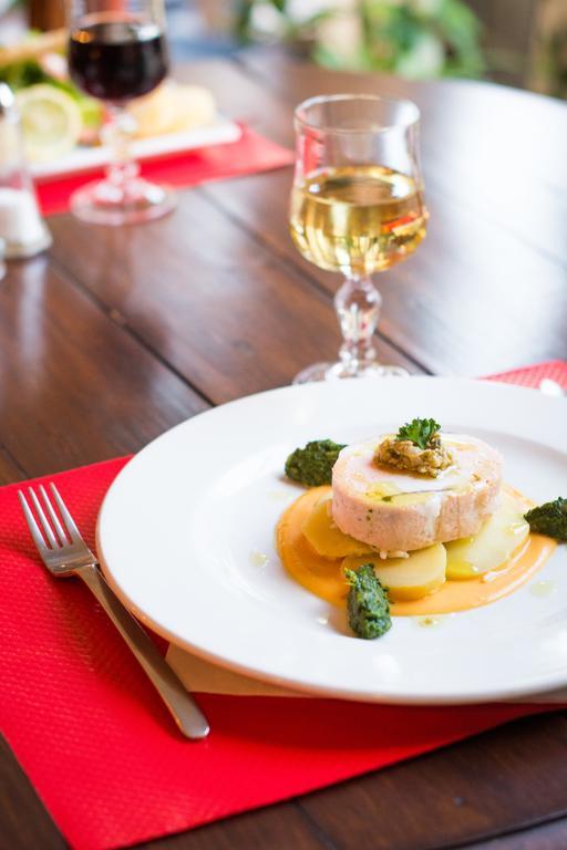 Hotel Restaurant Le Central ชาโตเรอนาร์ ภายนอก รูปภาพ